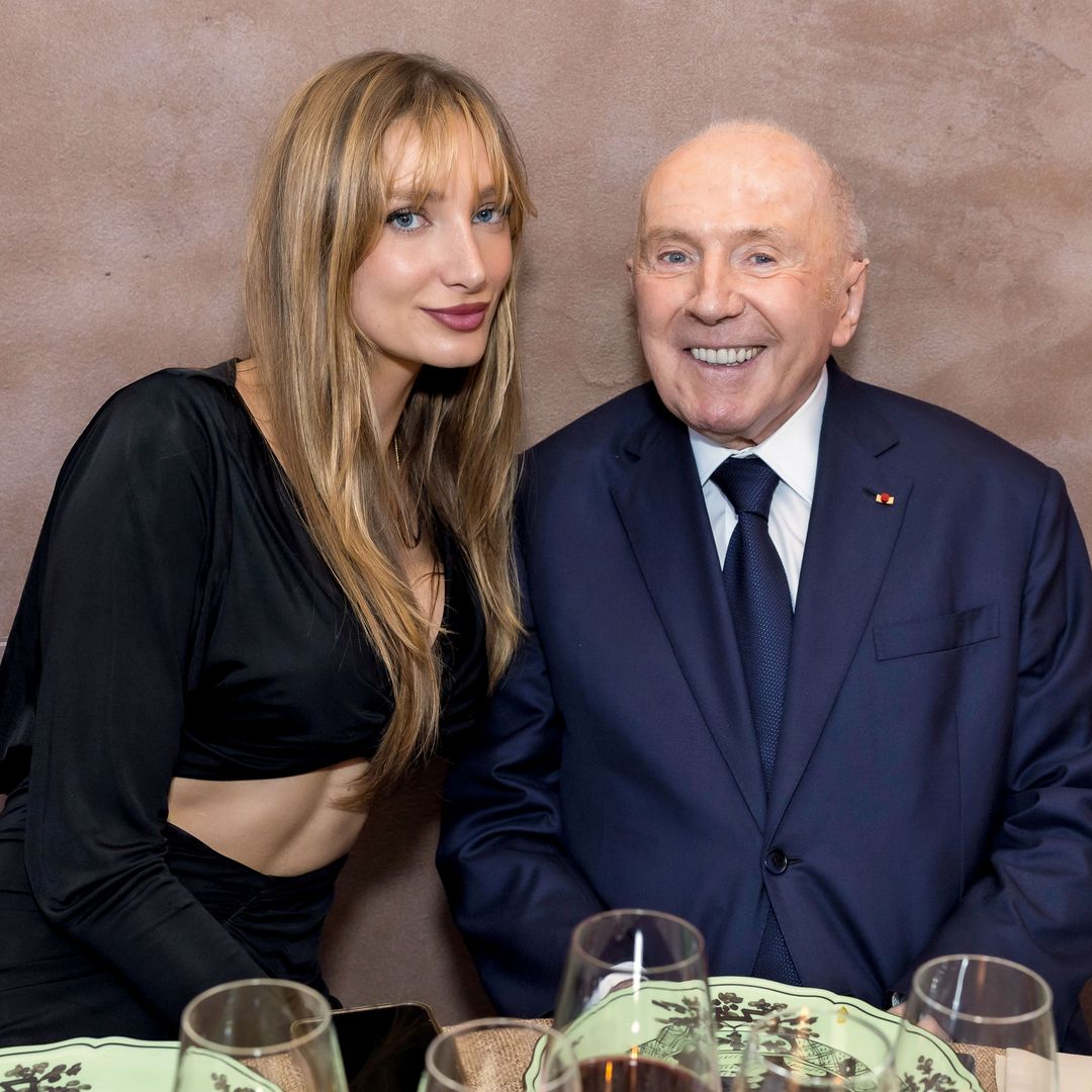 Mathilde Pinault junto a su padre en una entrañable fotografía