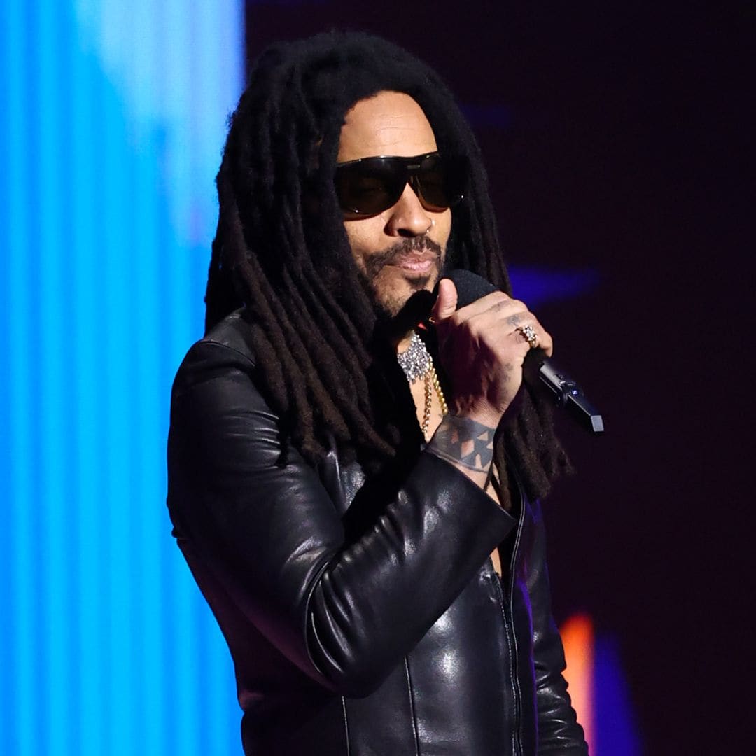 Lenny Kravitz sufre percance en concierto; una fan le arranca cuatro rastas en pleno show