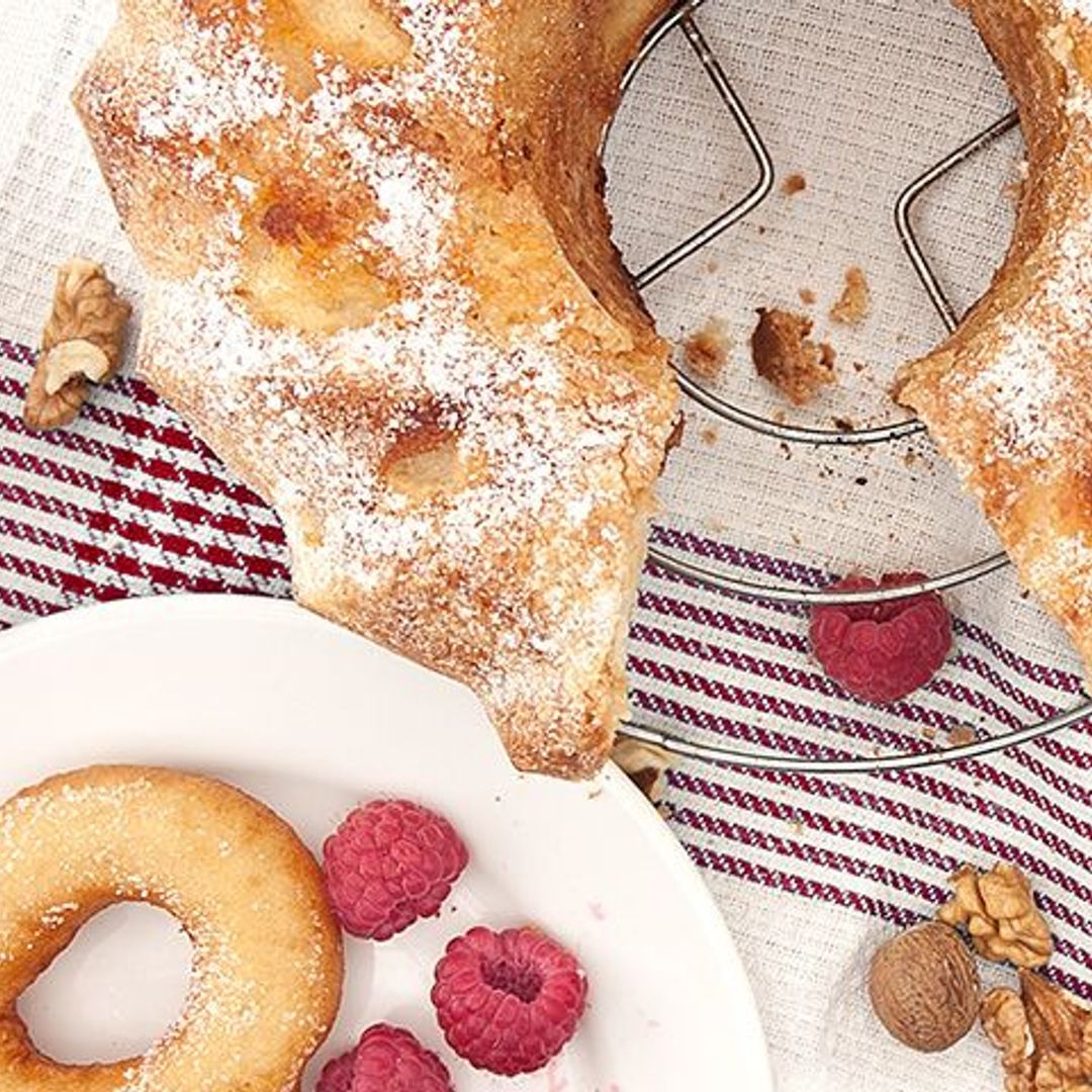 Bizcocho de yogur con nueces y avellanas, ¡placer asegurado!