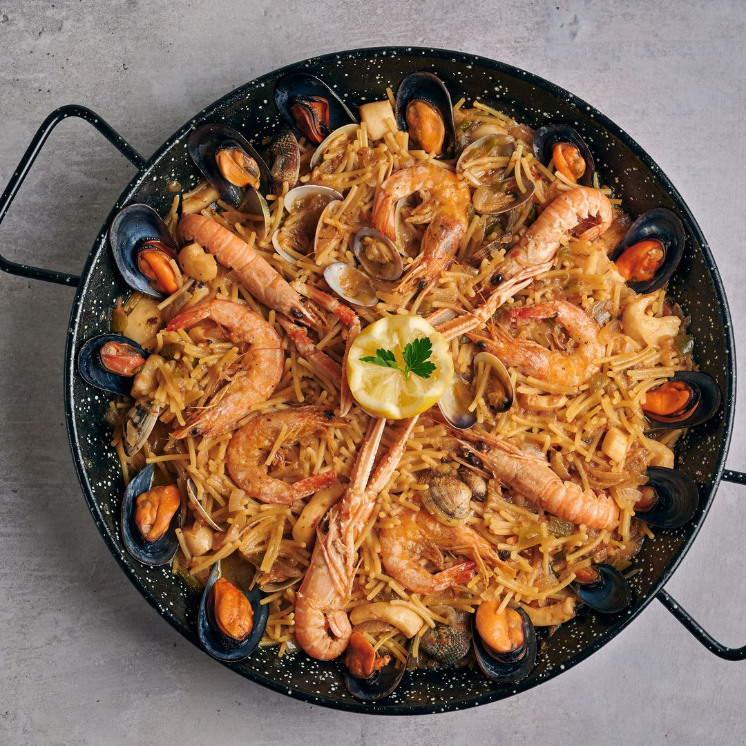 Fideuá de marisco en menos de 25 minutos: receta fácil y rápida