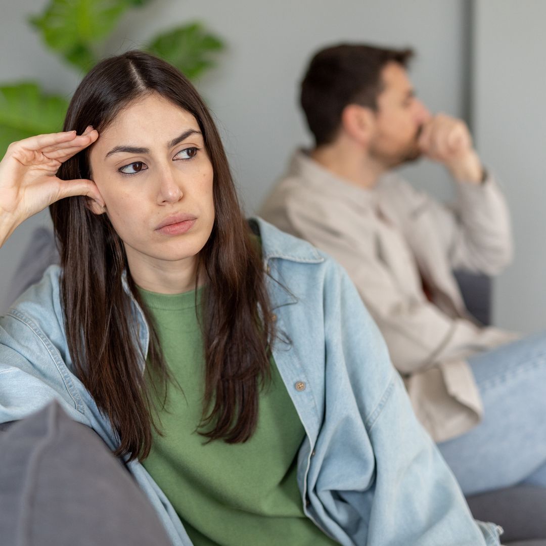 Cómo saber si eres una persona celosa: "Plantéate si sufres cuando tu pareja o una amiga pasa tiempo con otra persona"