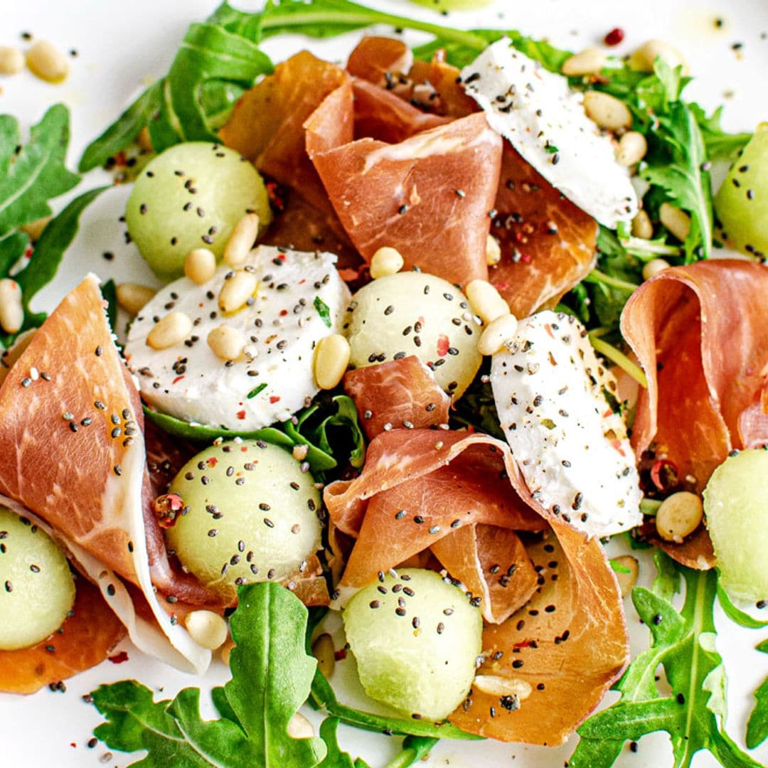 Anima tus menús de verano con estas ensaladas que saben a queso