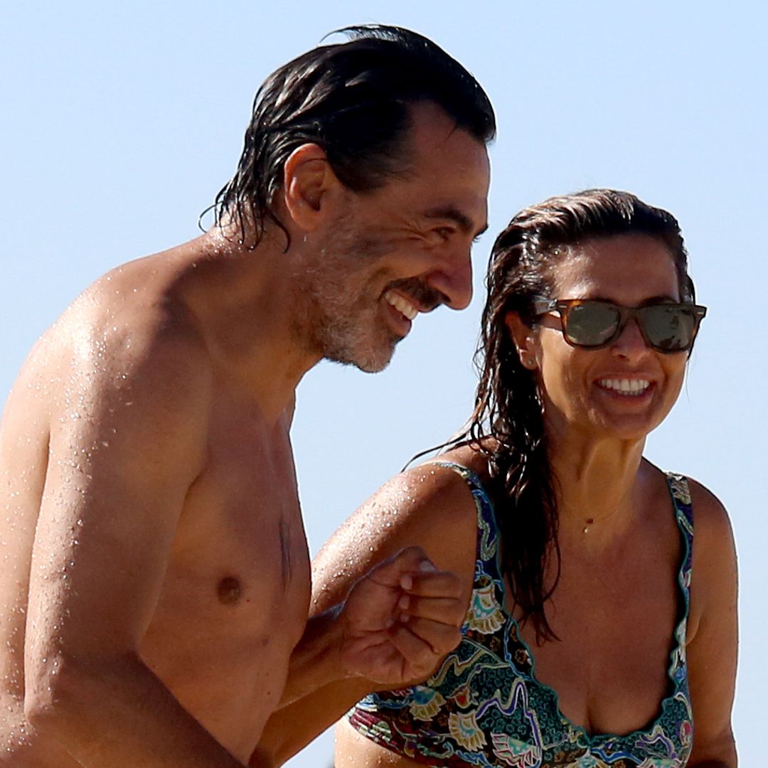 El posado en bañador con el que Nuria Roca y Juan del Val inauguran el verano desde su paraíso en Candeleda