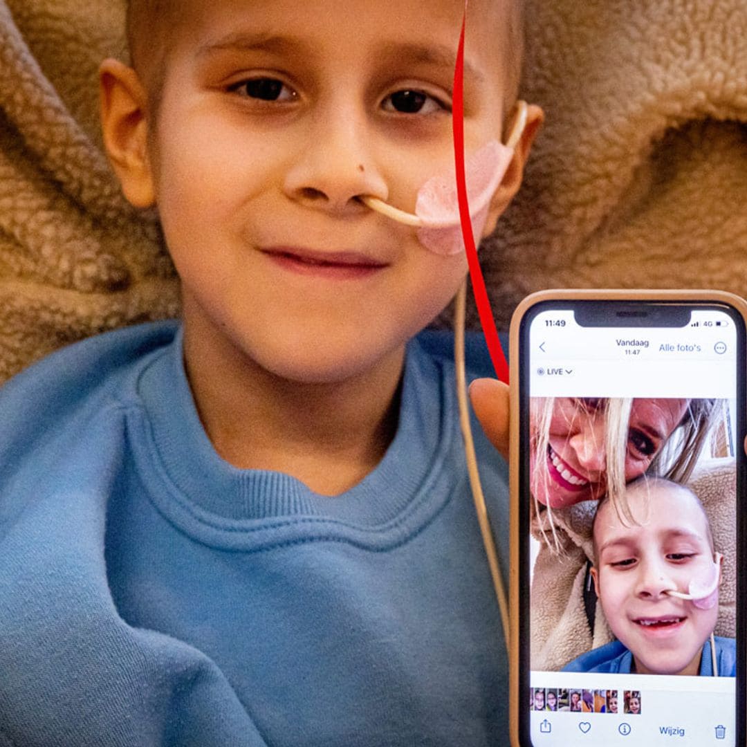 La visita de la reina Máxima a un hospital oncológico con 'selfie' incluido