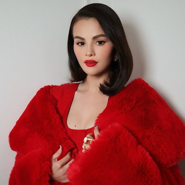 Selena Gomez con 'total look' rojo en Londres