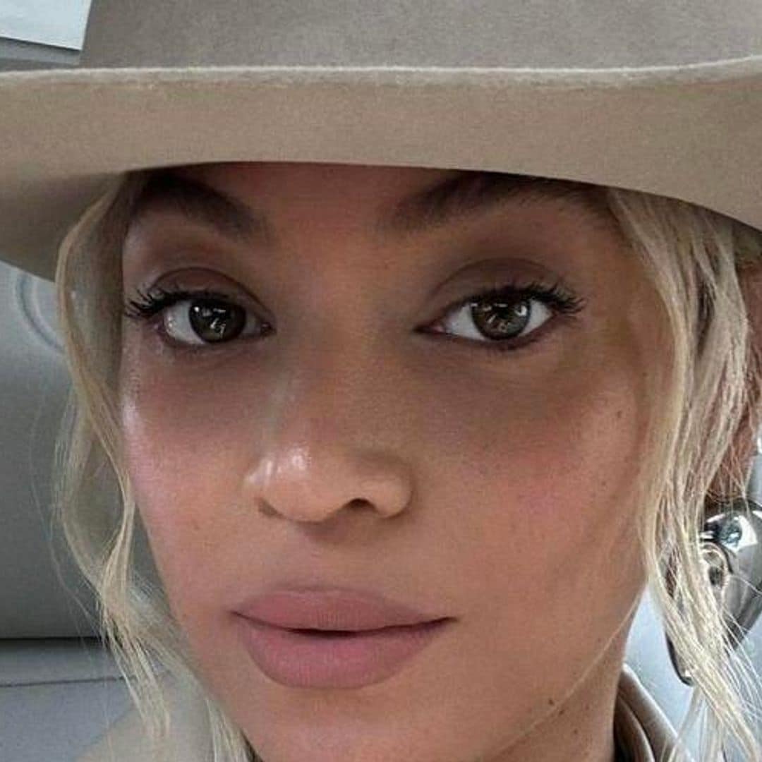 Beyoncé lleva su estética ‘cowboy’ a Japón en un ‘look’ monocromático