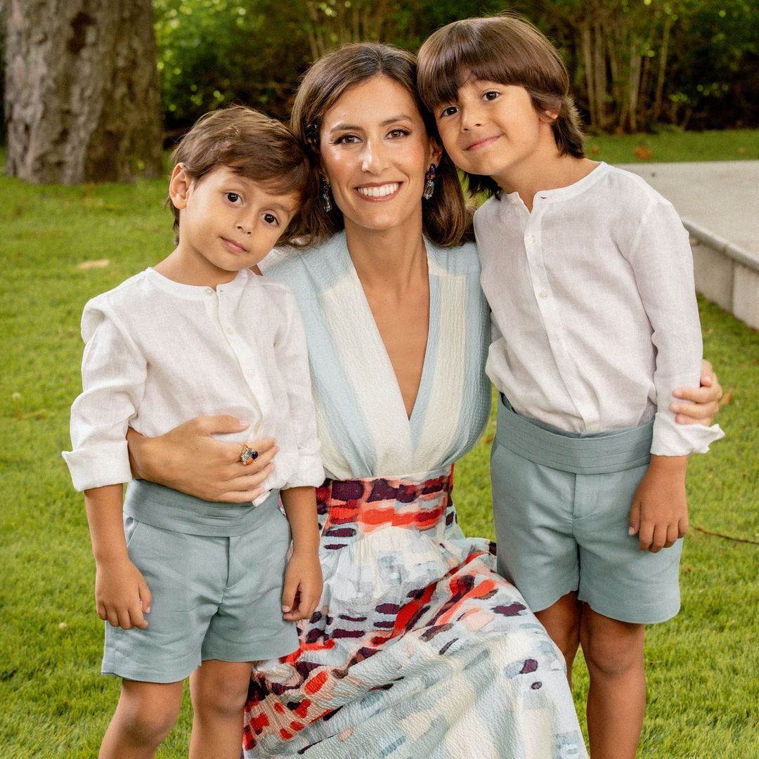 EXCLUSIVA. La innovación de Ana Boyer, en el bautizo de su hijo Martín: vestido acuarela y calzado español