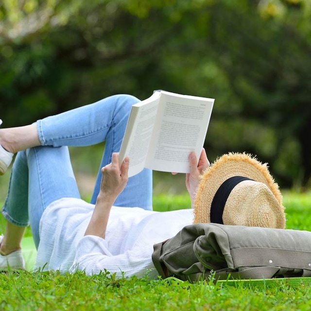 chica lee libro