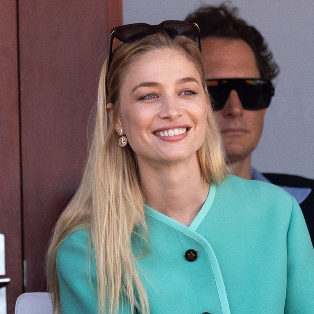 Nuestro flechazo FASHION de la primavera es Beatrice Borromeo con este look turquesa 💙