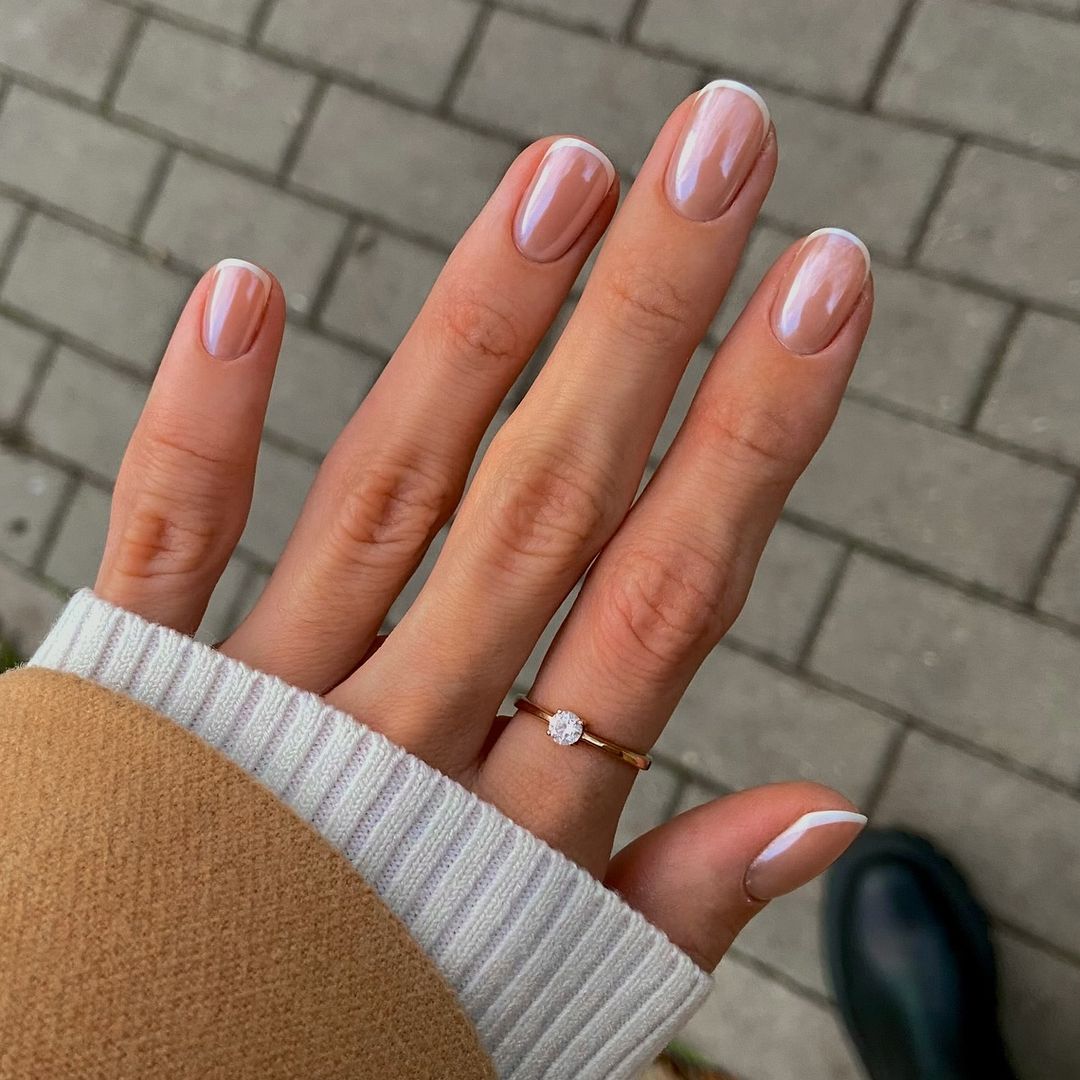 Los 15 diseños de manicura francesa para Navidad más especiales y sofisticados