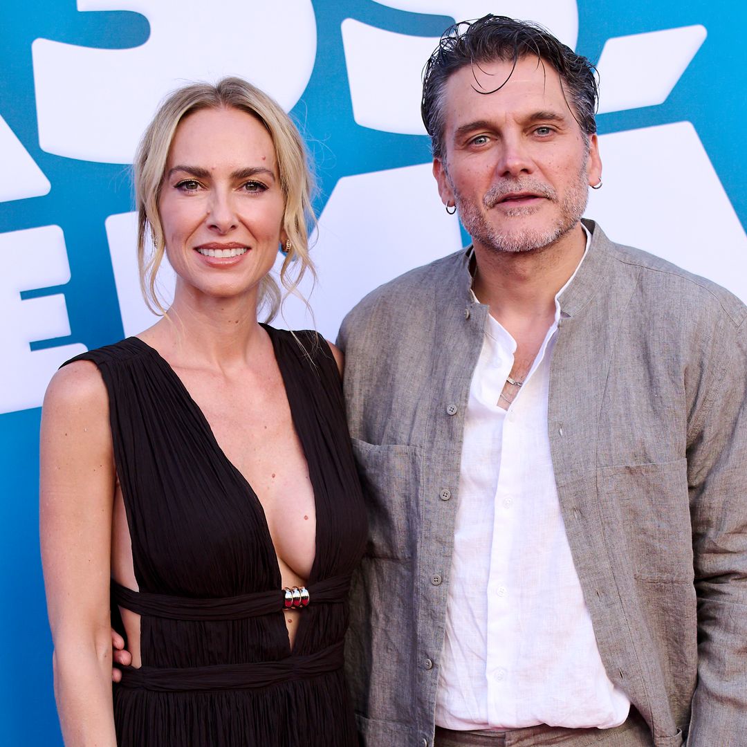 Kira Miró y Salva Reina, en la premiere de 'Tres de más'