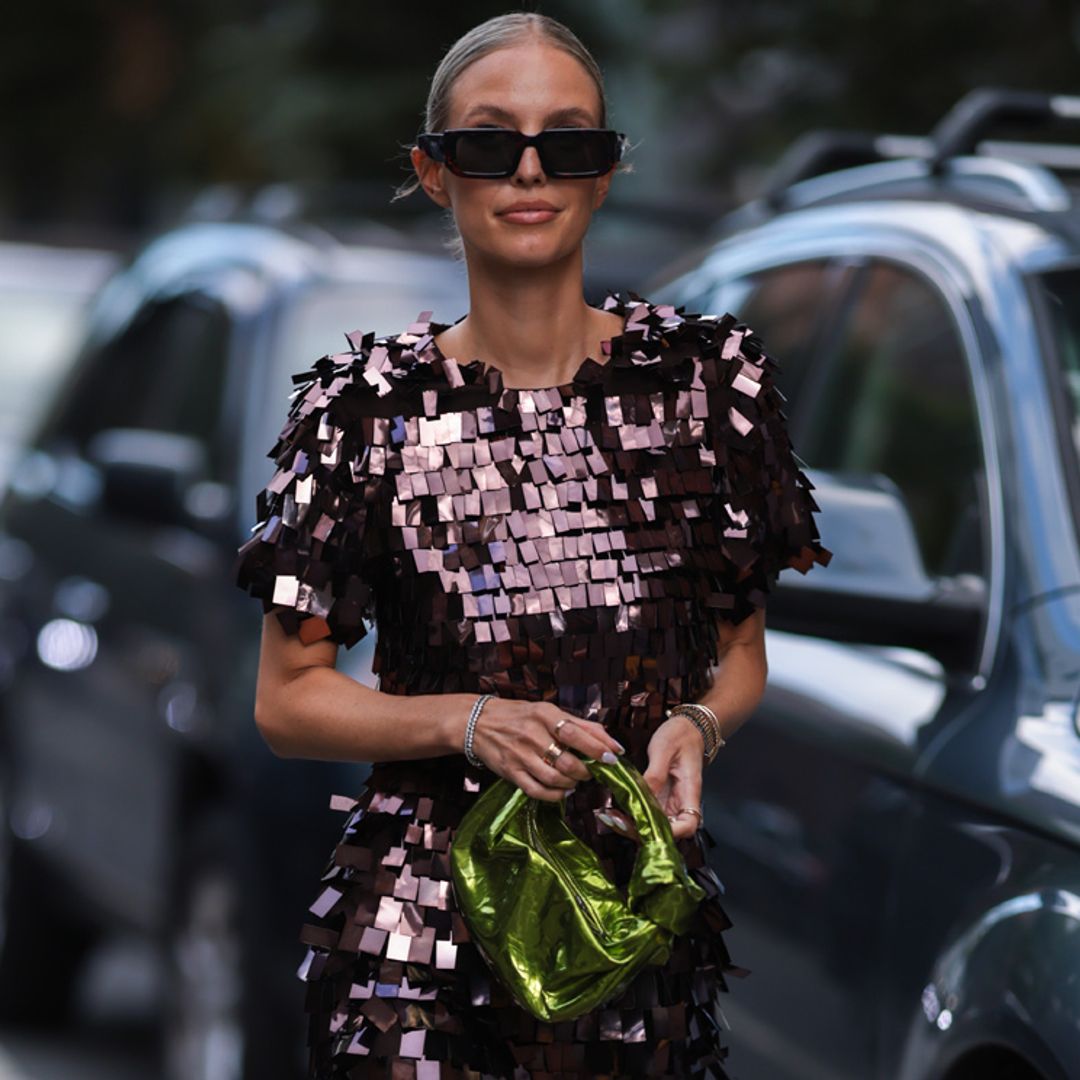 Con estos looks querrás seguir llevando lentejuelas pasadas las fiestas