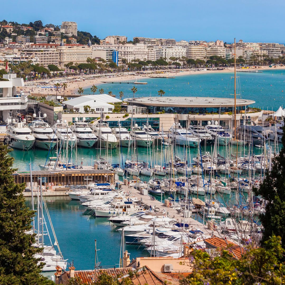 Marina y playa de Cannes, Francia
