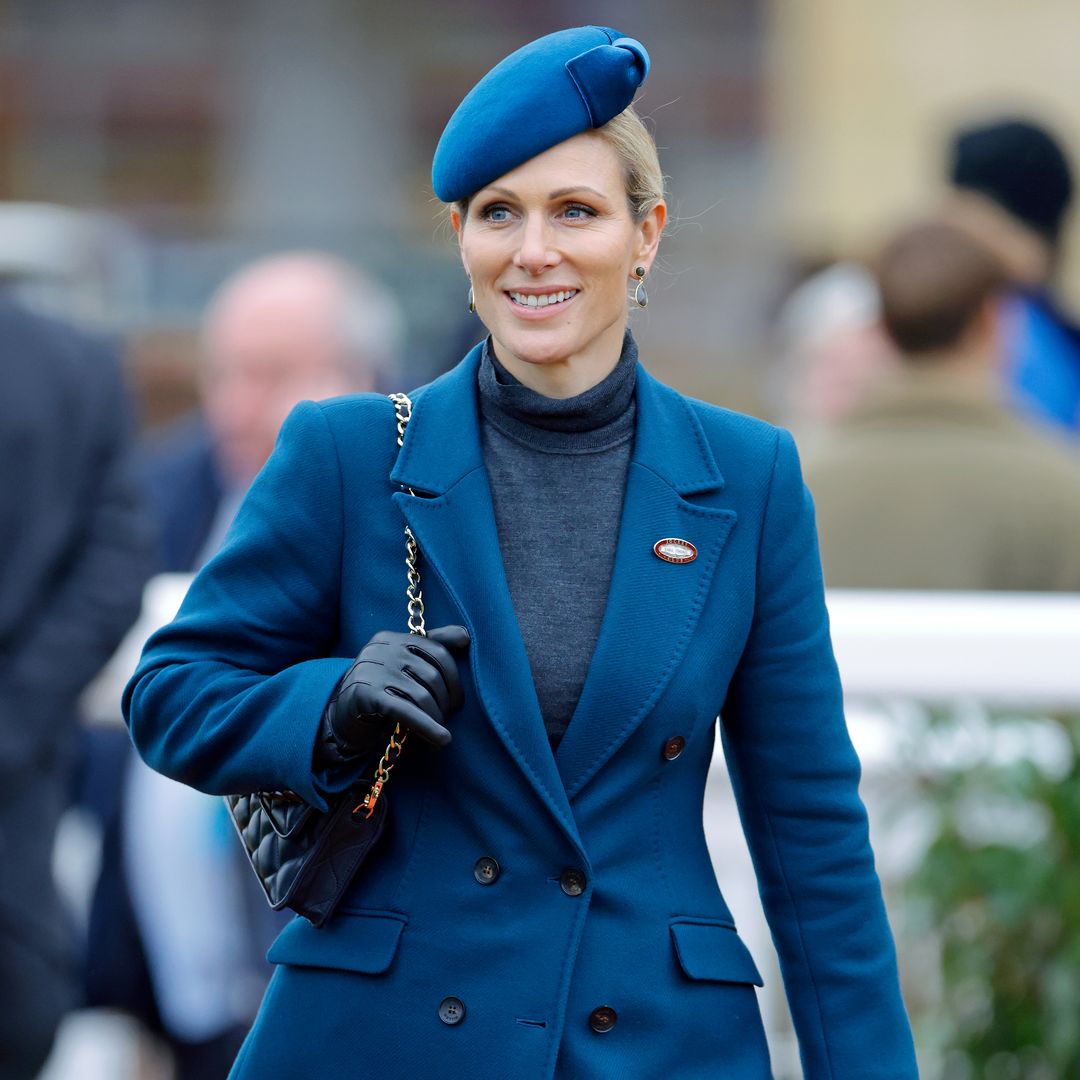 Adiós al protocolo: Zara Tindall y el truco para llevar una minifalda de cuero en invierno sin pasar frío