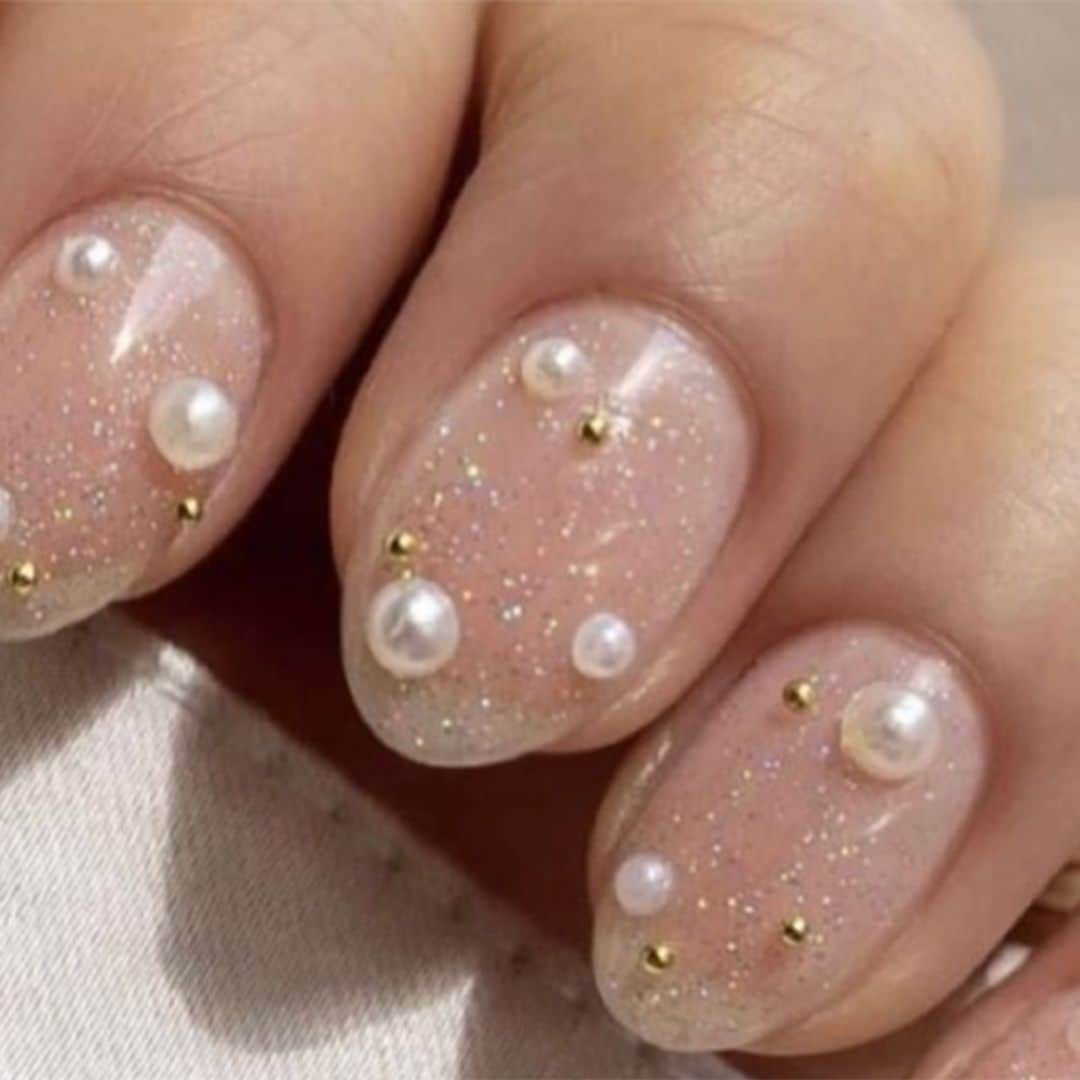 Las novias modernas se apuntan a la manicura con perlas