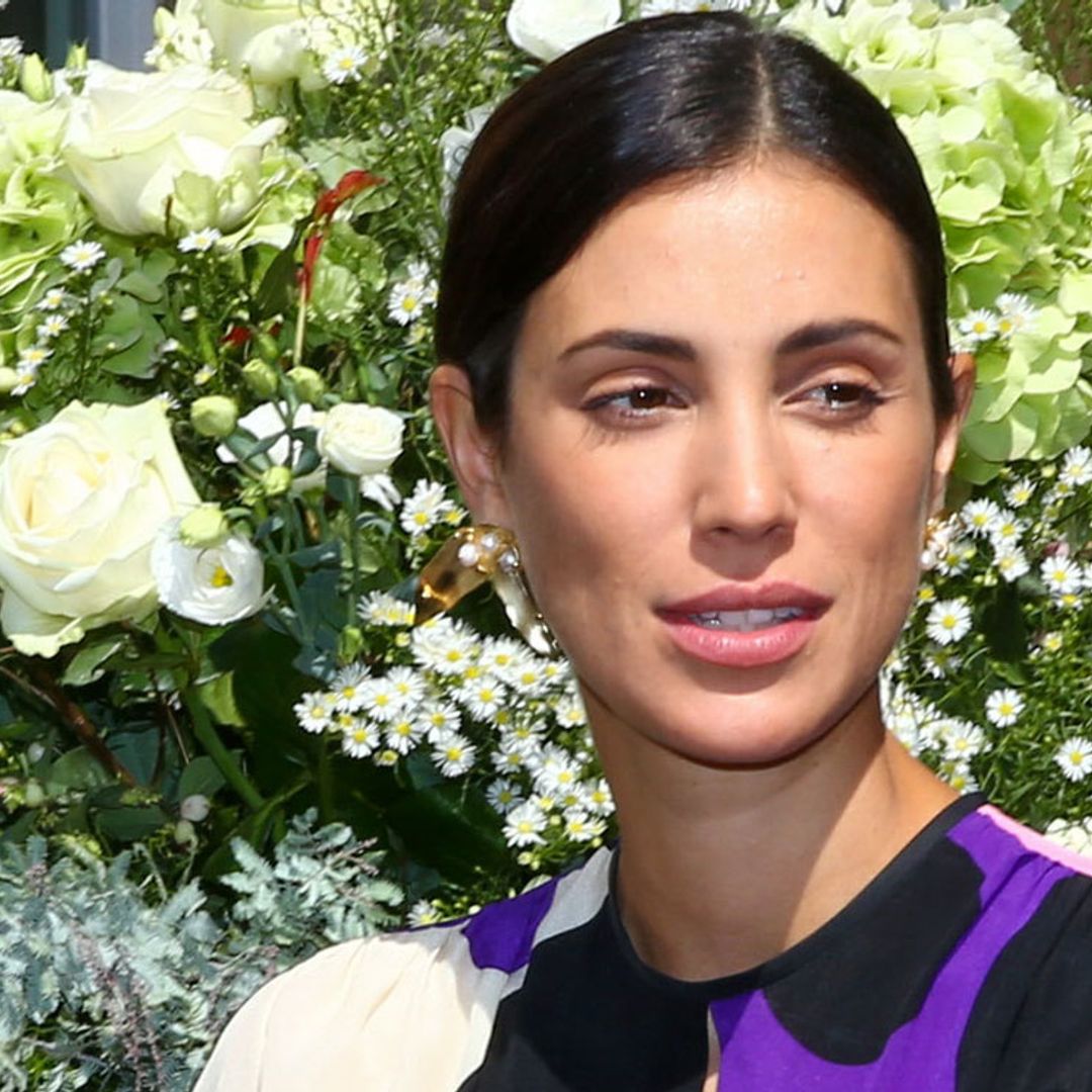 Sassa de Osma recupera el calzado cómodo de las 'royals' en su último look de invitada