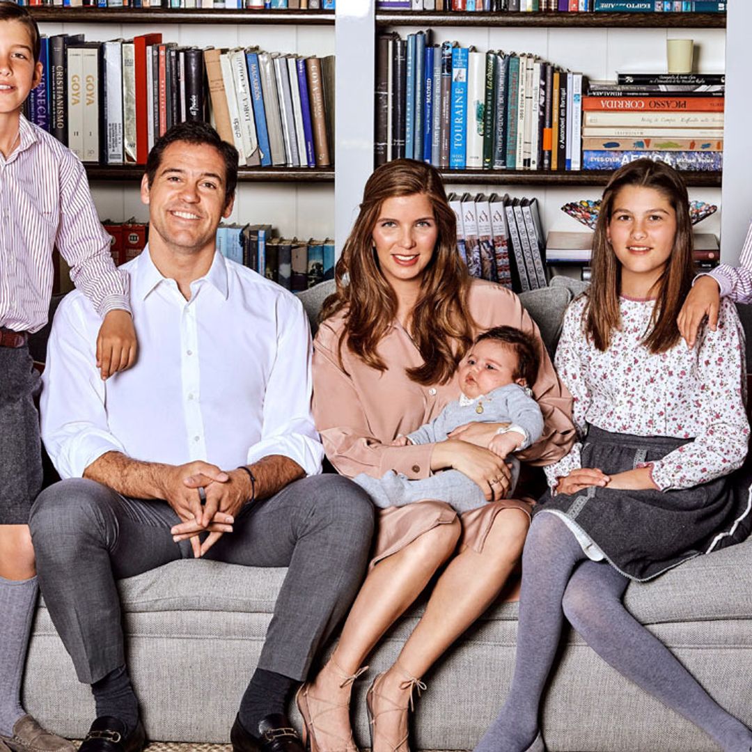 Luis Alfonso de Borbón y Margarita Vargas presentan a su cuarto hijo con un entrañable posado familiar
