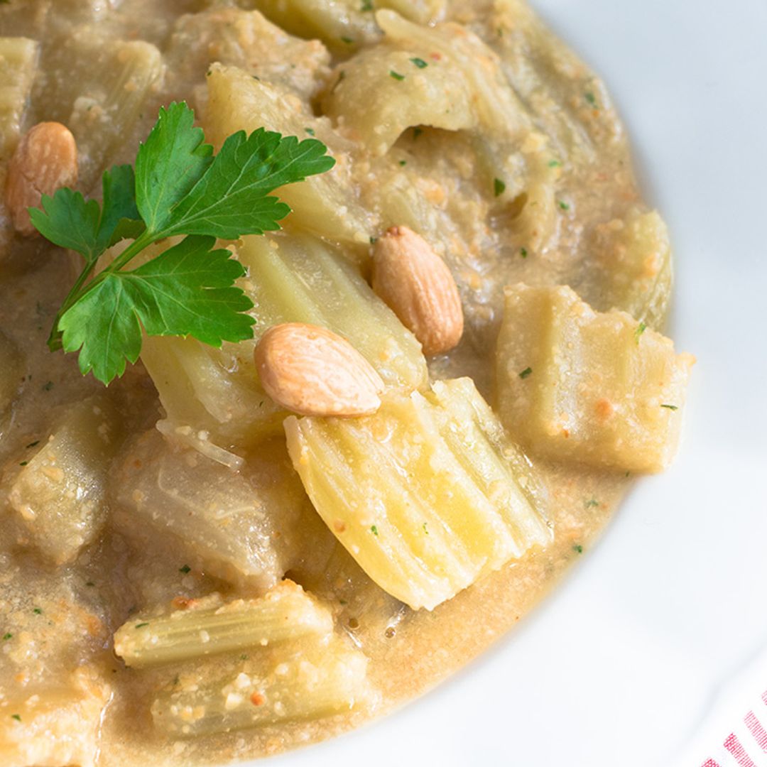 Cómo hacer cardo con almendras, un plato de lo más navideño
