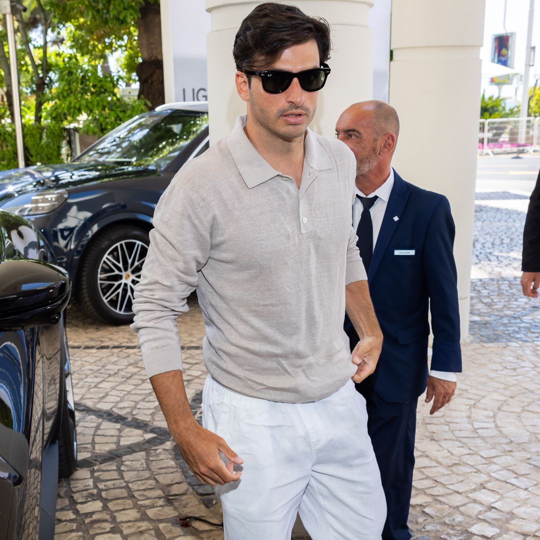 Carlos Sainz y Rebecca Donaldson conquistan Cannes con 'looks' coordinados 