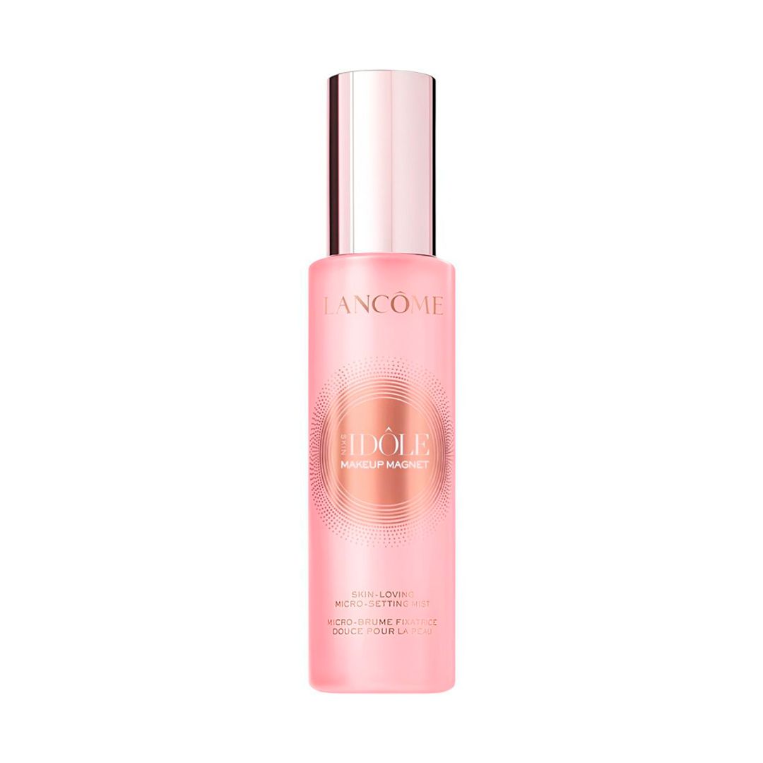 Idôle Makeup Magnet Skin-Loving Micro-Setting Mist, de Lancôme (36 euros). Con ácido hualurónico y cafeína