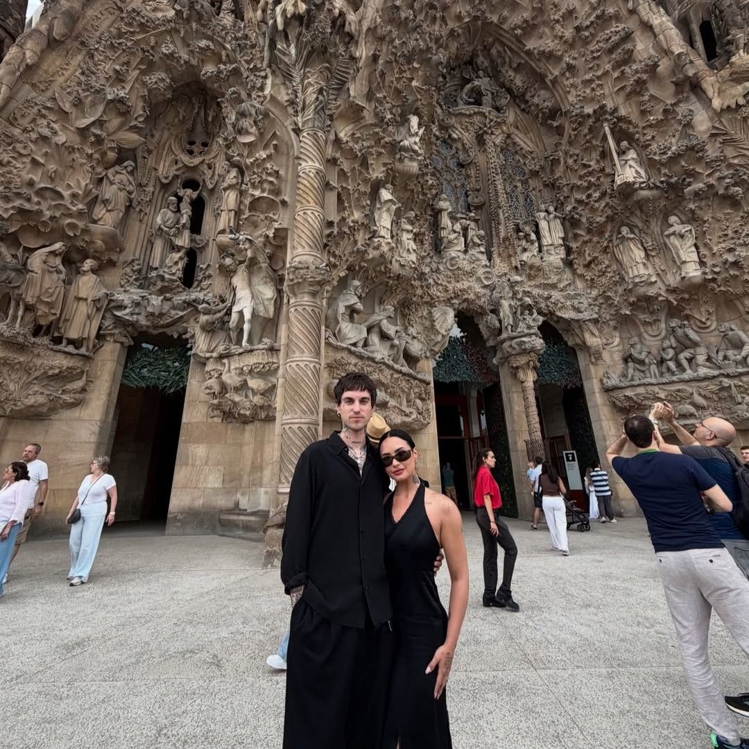 Demi Lovato y Jordan Lutes en la Sagrada Familia de Barcelona
