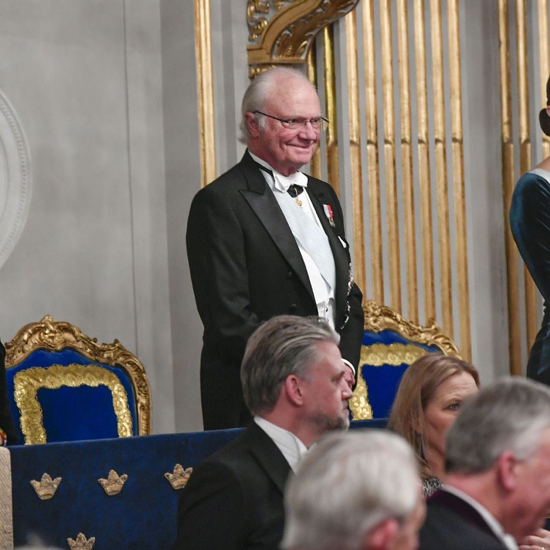 Los Reyes de Suecia y la princesa Victoria, noche en la Academia sueca con una importante ausencia