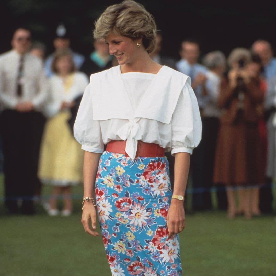 Nuestra experta analiza el truco de moda de Diana de Gales: "Se sentía cómoda vestida así y se alejaba del mundo"