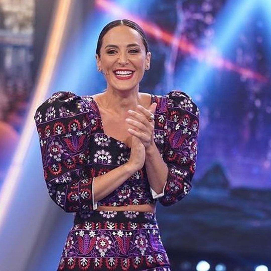 Ni vestido ni falda, Tamara Falcó sorprende con el look de invitada perfecto para bodas de otoño-invierno
