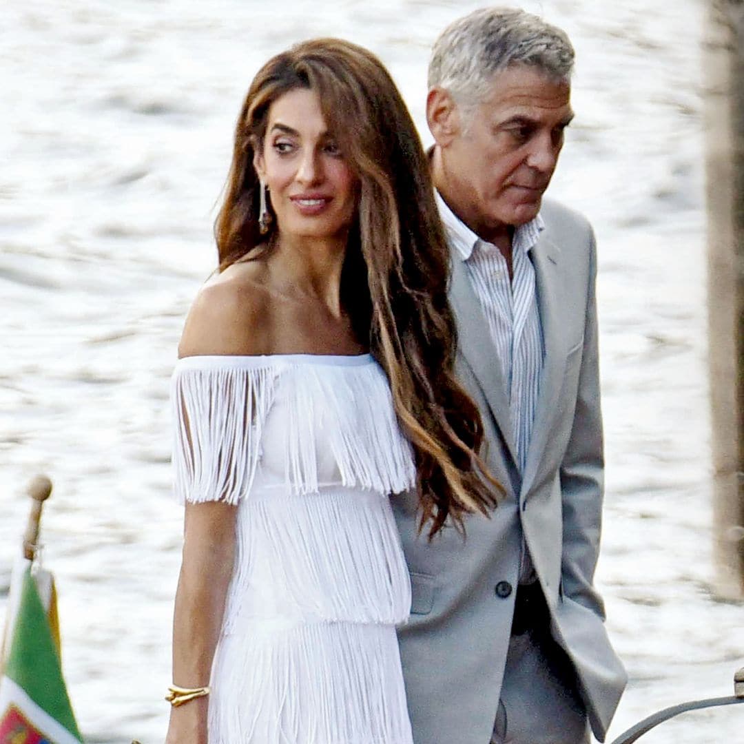 Amal Clooney, la dama en blanco regresa a su lago italiano de cuento