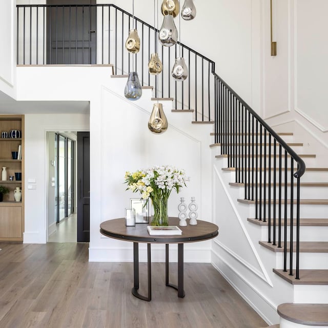 Escalera clásica en el salón
