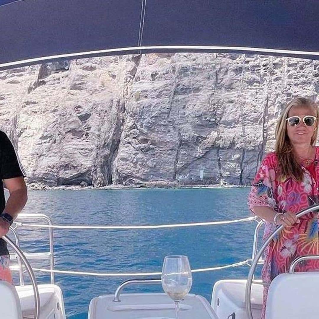 El álbum de fotos del inolvidable verano de Belén Esteban junto a su marido, con sorpresa en altar mar incluida