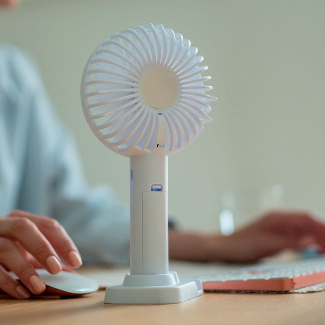 Dile adiós al calor en cualquier lugar con este ventilador USB portátil ahora en oferta