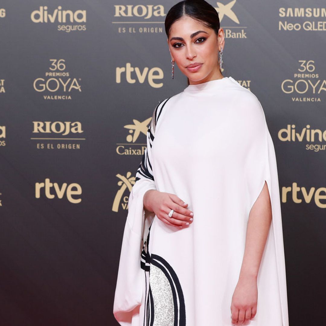 Mina El Hammani dice sí al look minimalista de las divas italianas