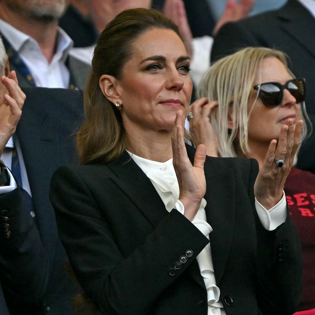 Kate Middleton vuelve a sorprender en su última aparición con un color de pelo distinto al rubio y luto moderado
