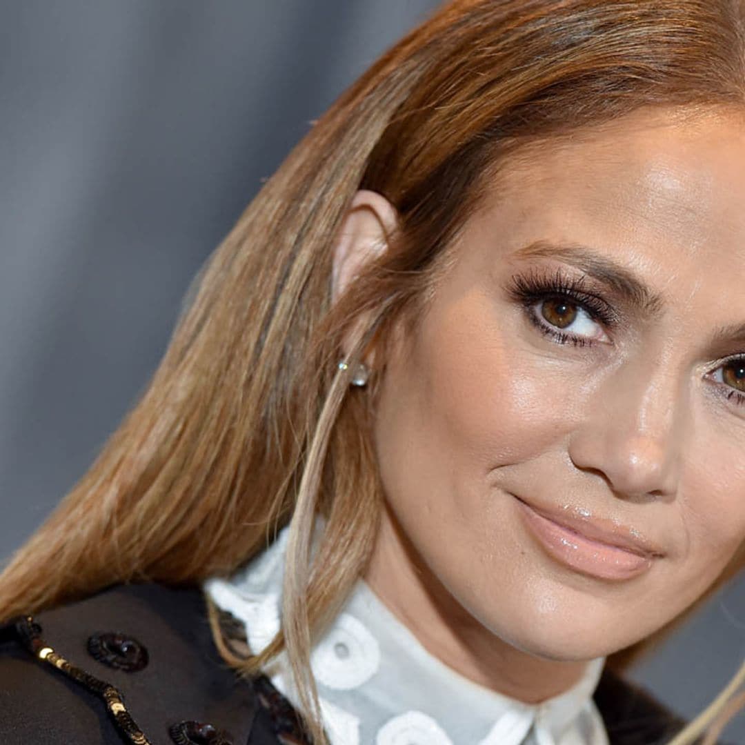 El cambio de look de Jennifer Lopez: un corte 'shag' y las mechas rubias más populares de los 2000