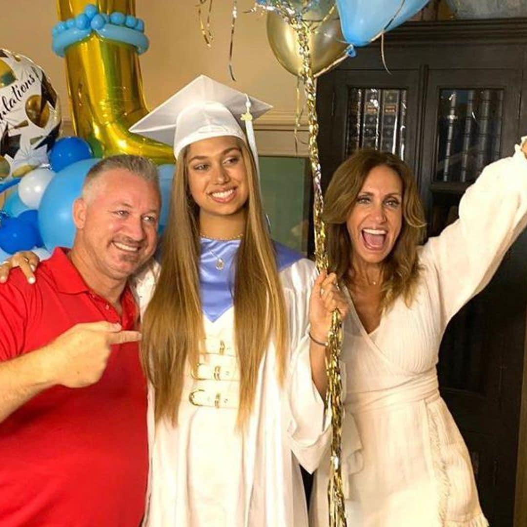 Lili Estefan celebra con orgullo la graduación virtual de su hija Lina