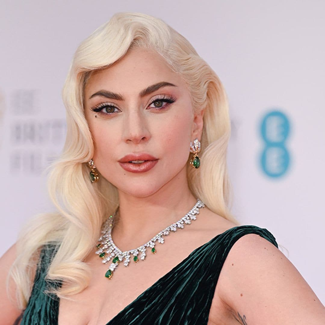 Lady Gaga relanza su línea de maquillaje con cosméticos veganos y a todo color