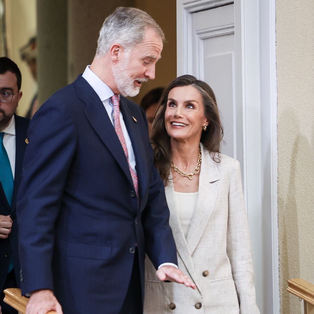 Quédate con quien te mire como la reina Letizia al rey Felipe VI: su complicidad tras 22 años de matrimonio