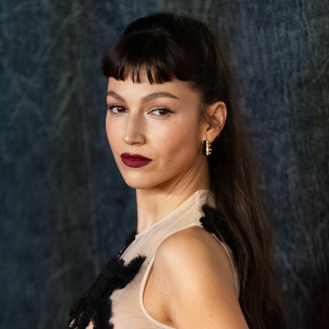 Úrsula Corberó presume de tripita premamá tras su rodaje con Antonio Banderas en Londres