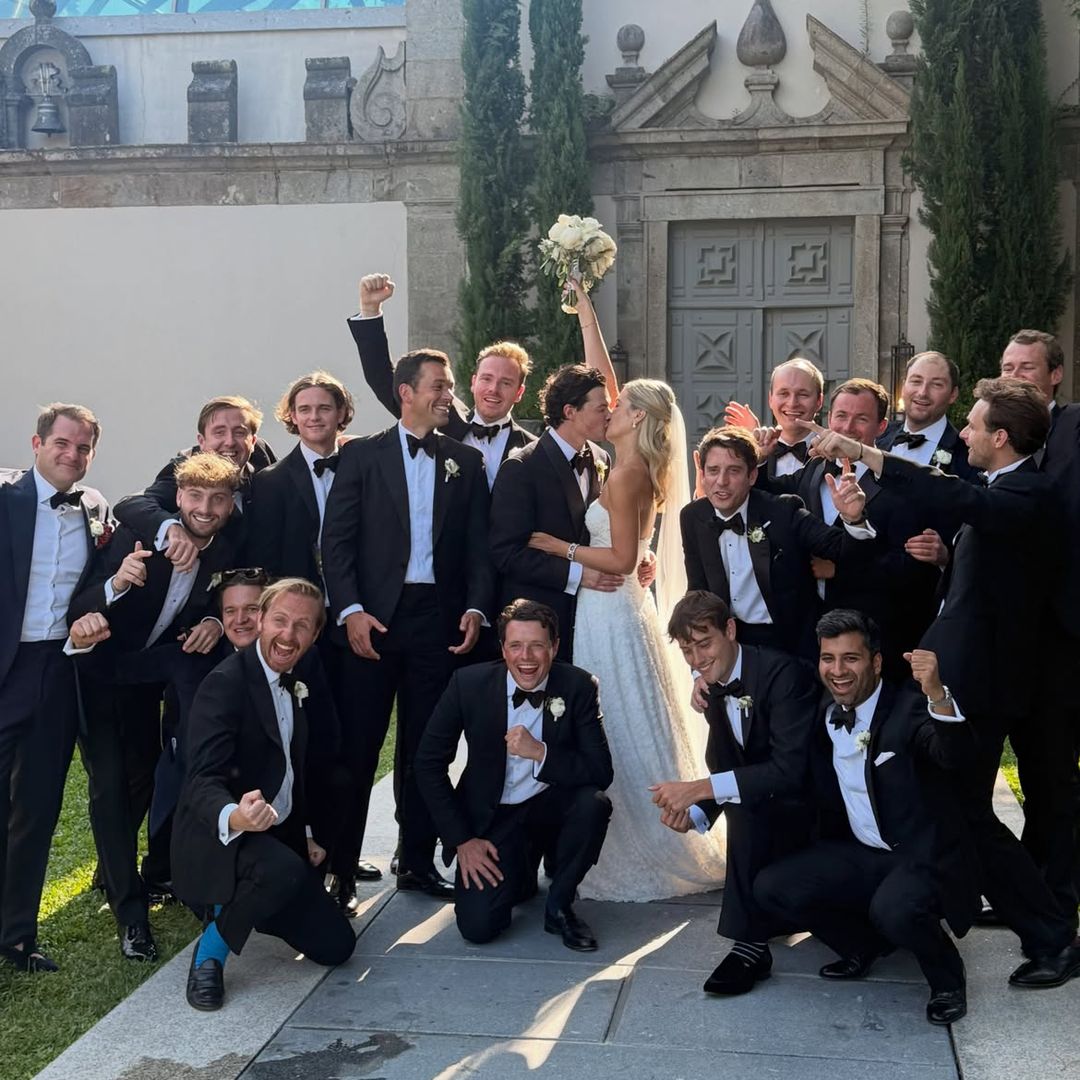 La prima del príncipe Guillermo, Phoebe Knatchbull, deslumbra con un vestido de novia de encaje en su segunda boda en Portugal