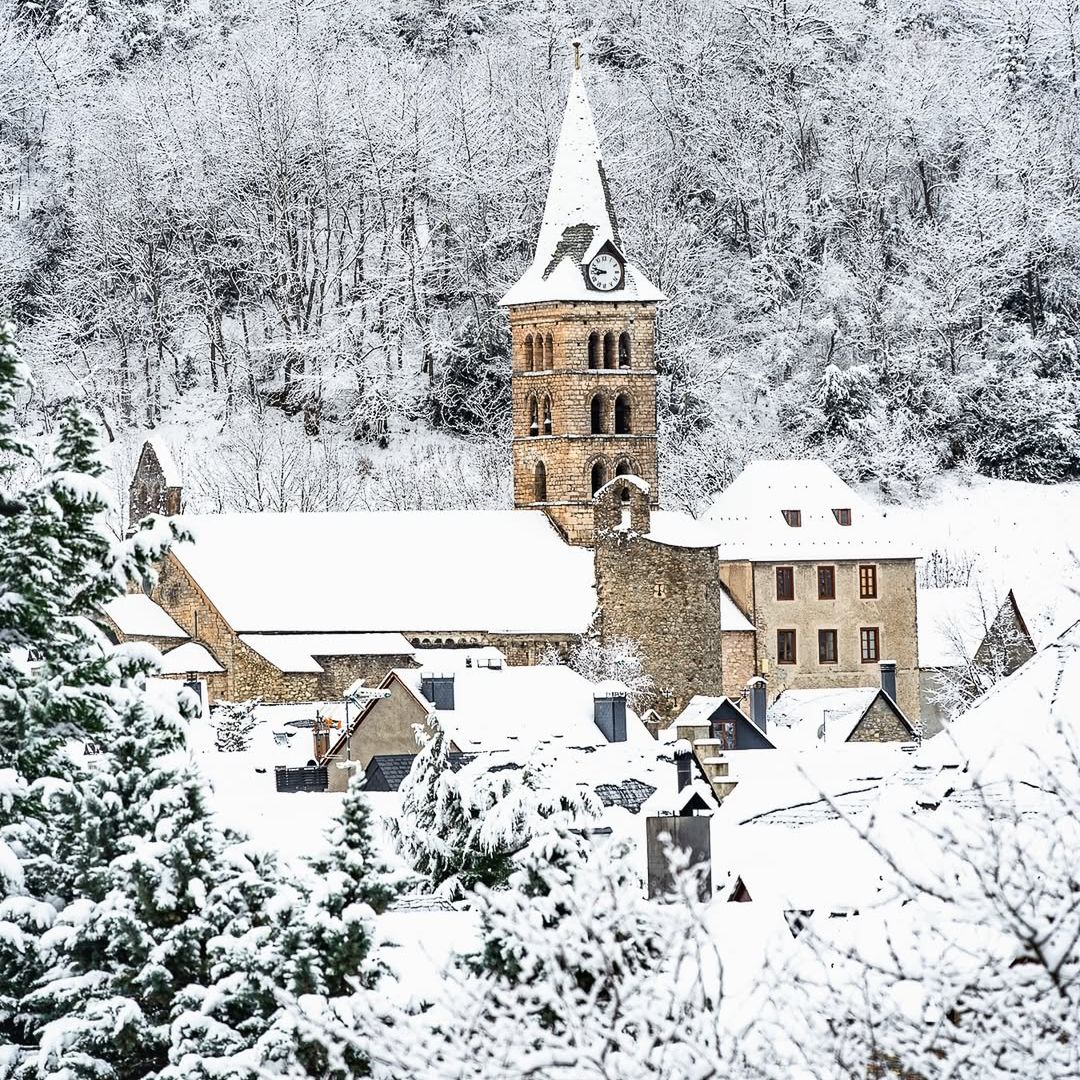 Pueblo de Arties nevado, Lleida