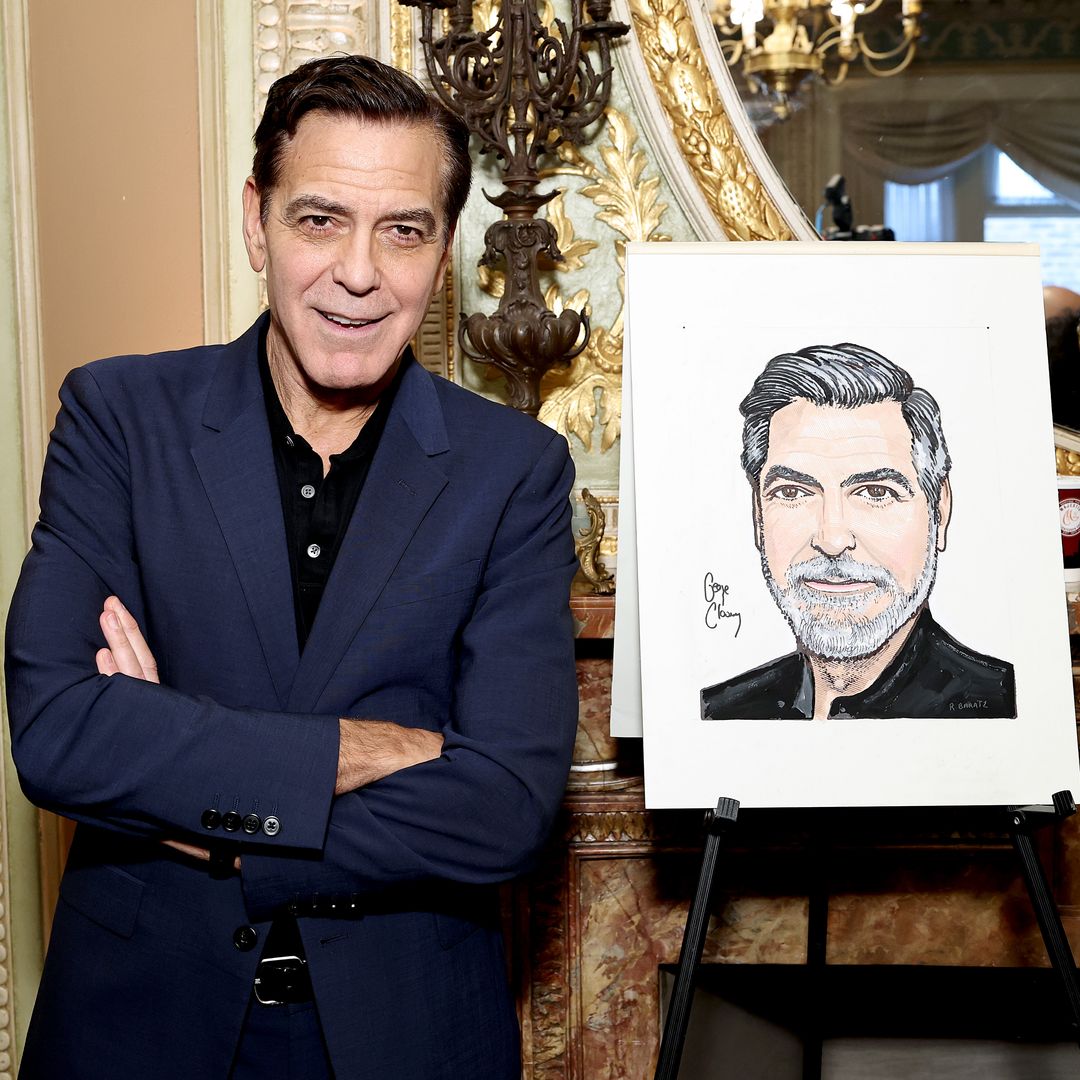 El momentazo de George Clooney bromeando sobre su pelo y con pulla a Brad Pitt incluida