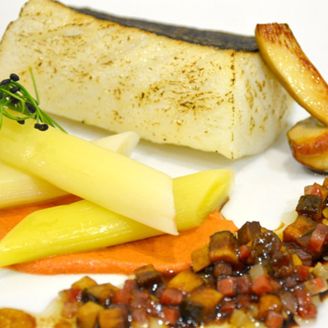 Bacalao asado, puerros, picada de asados y vinagreta de jamón ibérico, boletus y Pedro Ximénez