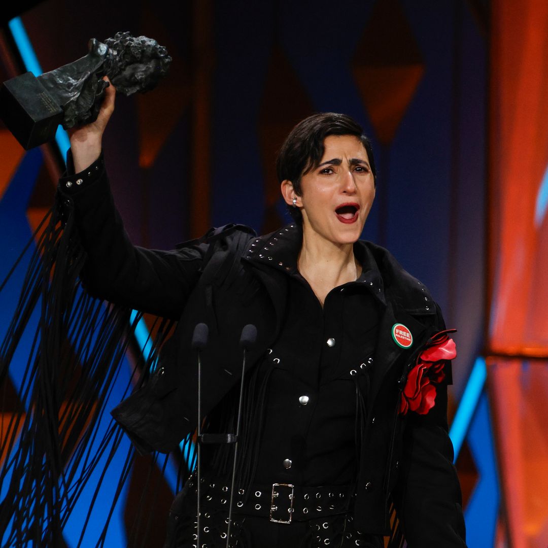 Alba Flores gana el Goya y pone en pie al auditorio: del recuerdo a El Pescaílla a cantar 'No dudaría'