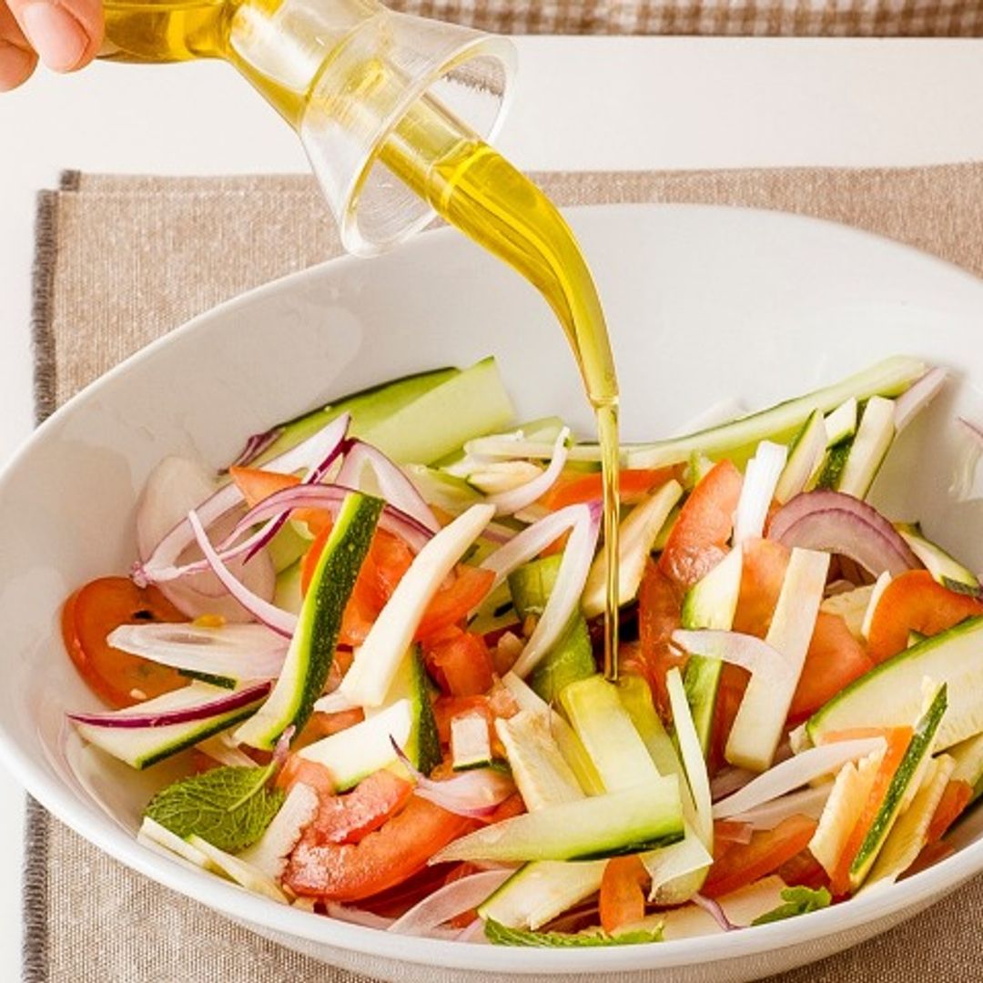 5 ideas exprés para aliñar y salsear tus ensaladas de verano