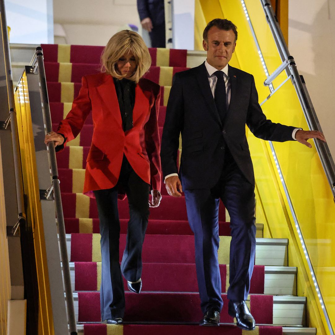 El presidente francés Emmanuel Macron se pronuncia tras el manotazo que recibió de su esposa