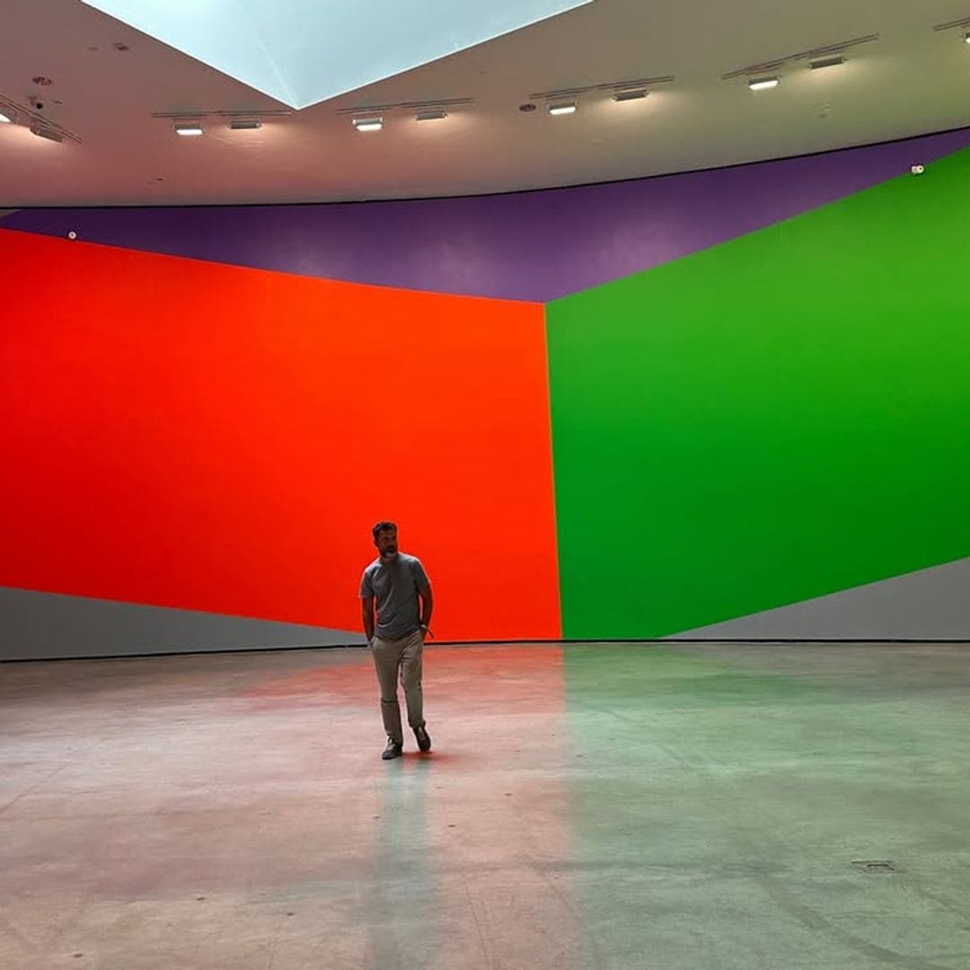 Jota, el novio de Sara Carbonero, en el Museo Guggenheim de Bilbao