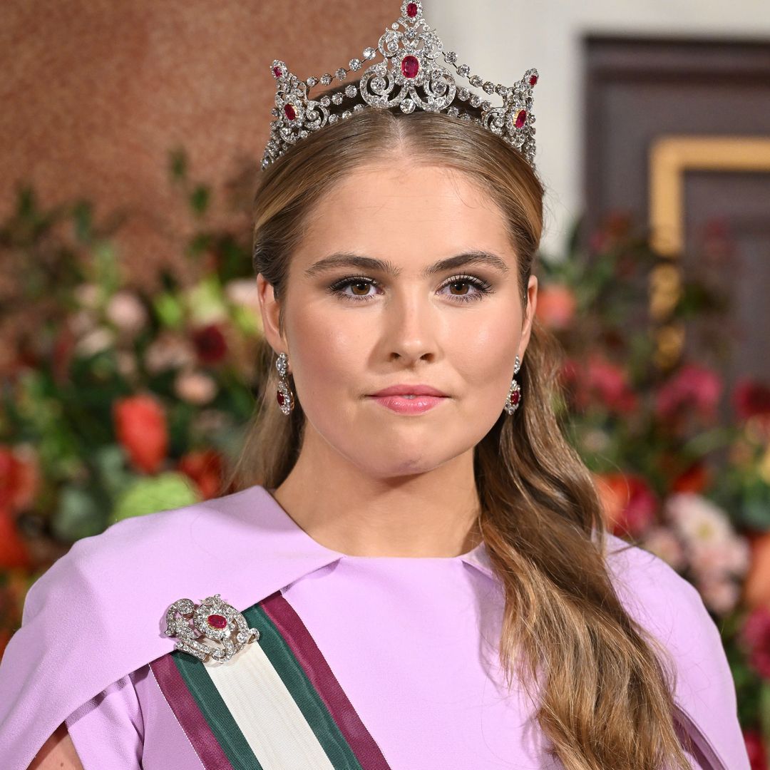 Amalia de Holanda, espectacular de lavanda en la cena de gala del Palacio Real con la tiara Mellerio de rubíes