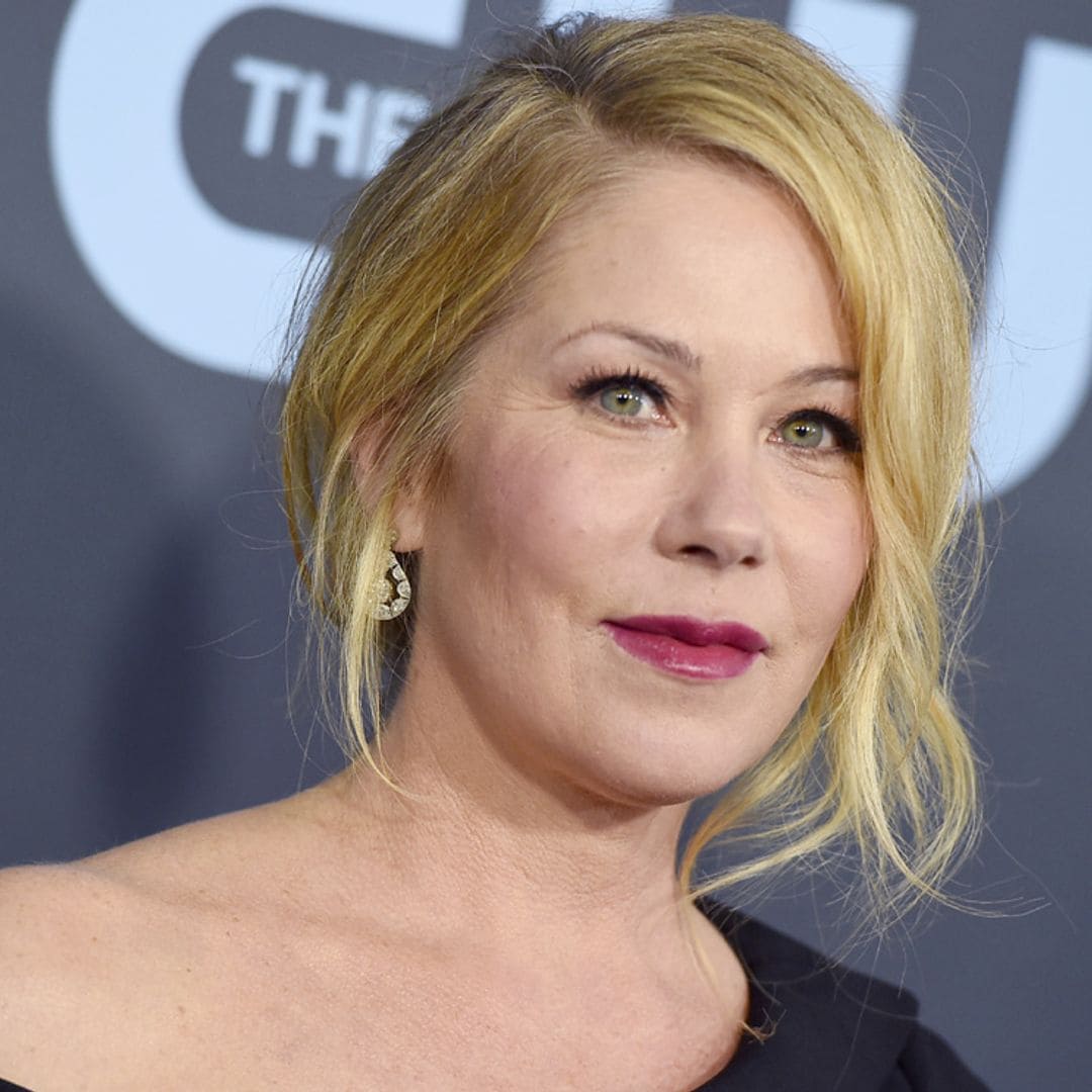 Christina Applegate cuenta cómo la esclerosis múltiple ha cambiado su vida: 'He engordado 18 kilos y no puedo caminar sin bastón'