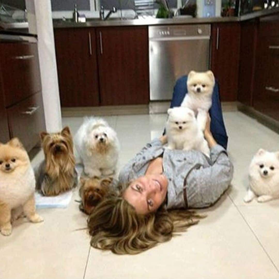 Montserrat Oliver presume a sus amores 'perrunos'